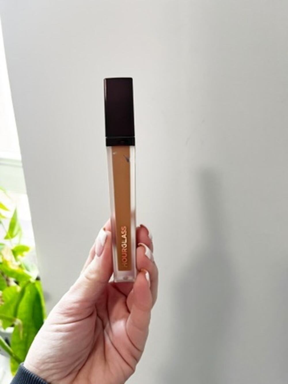 NEW Hourglass Vanish Airbrush Concealer in Umber